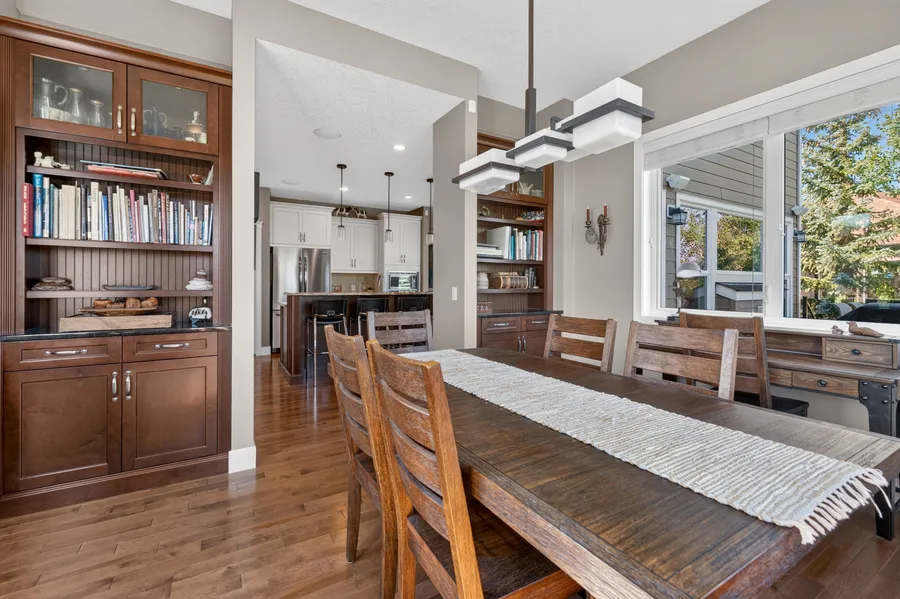 Built-ins between dining and kitchen
