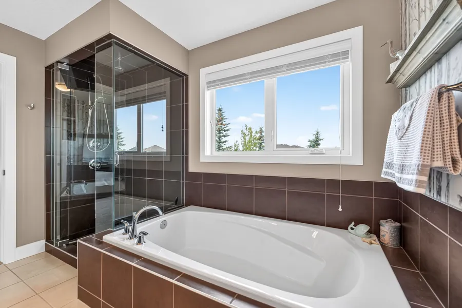 Ensuite: deep soaker tub, glass shower