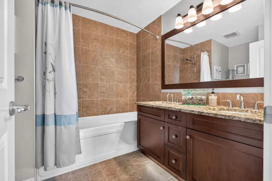 Second 5-piece bathroom