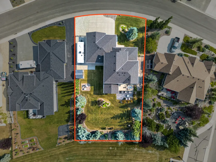 Aerial lot overview, property boundary outlined