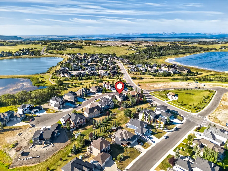 Neighbourhood context: Monterra on Cochrane Lake