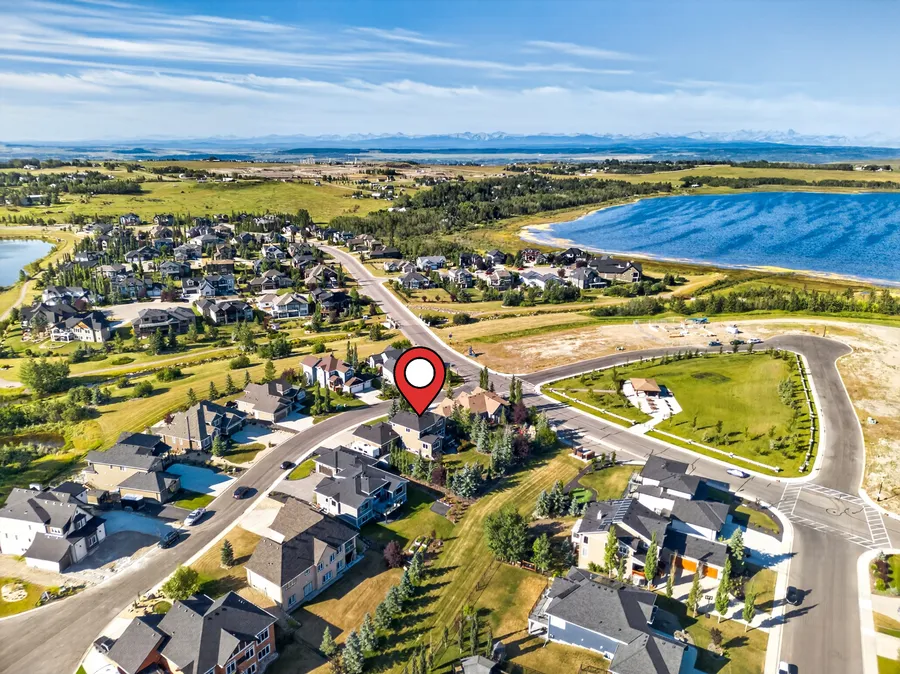Aerial context: lake, mountains and community